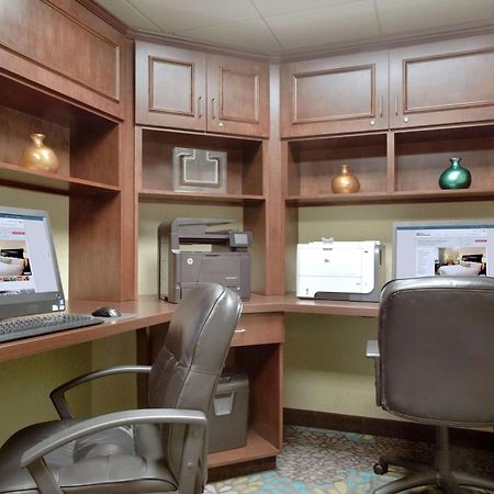 Hilton Garden Inn Устър Екстериор снимка