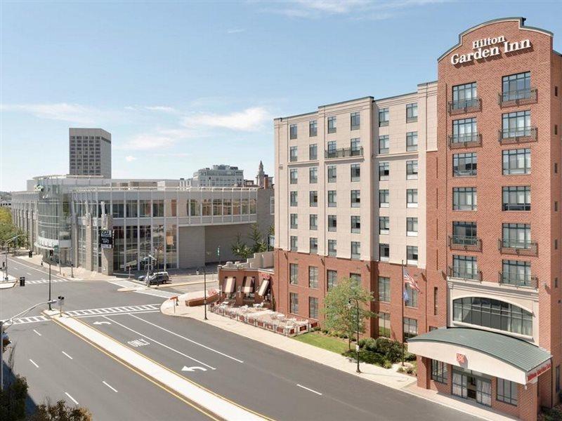 Hilton Garden Inn Устър Екстериор снимка