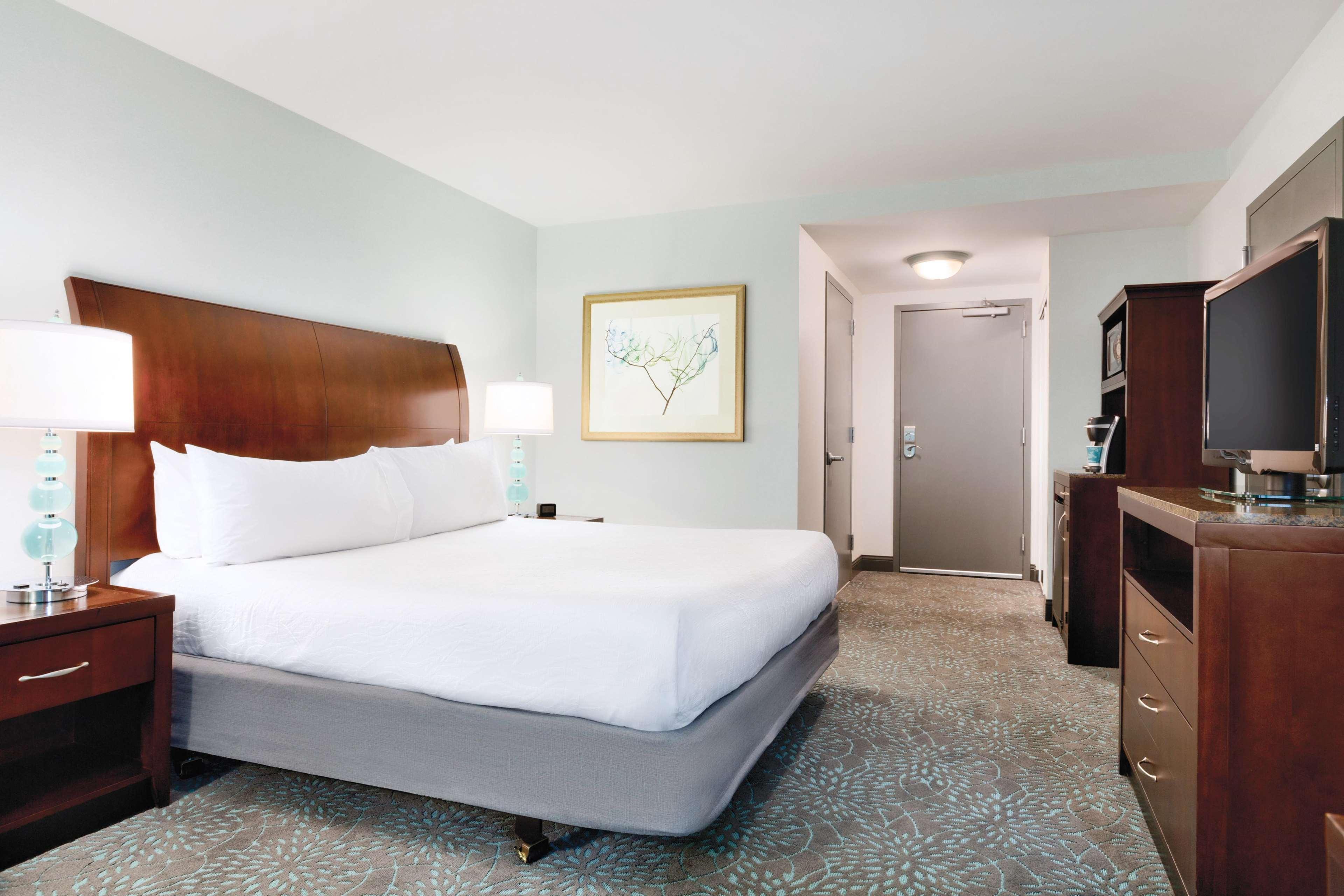 Hilton Garden Inn Устър Екстериор снимка