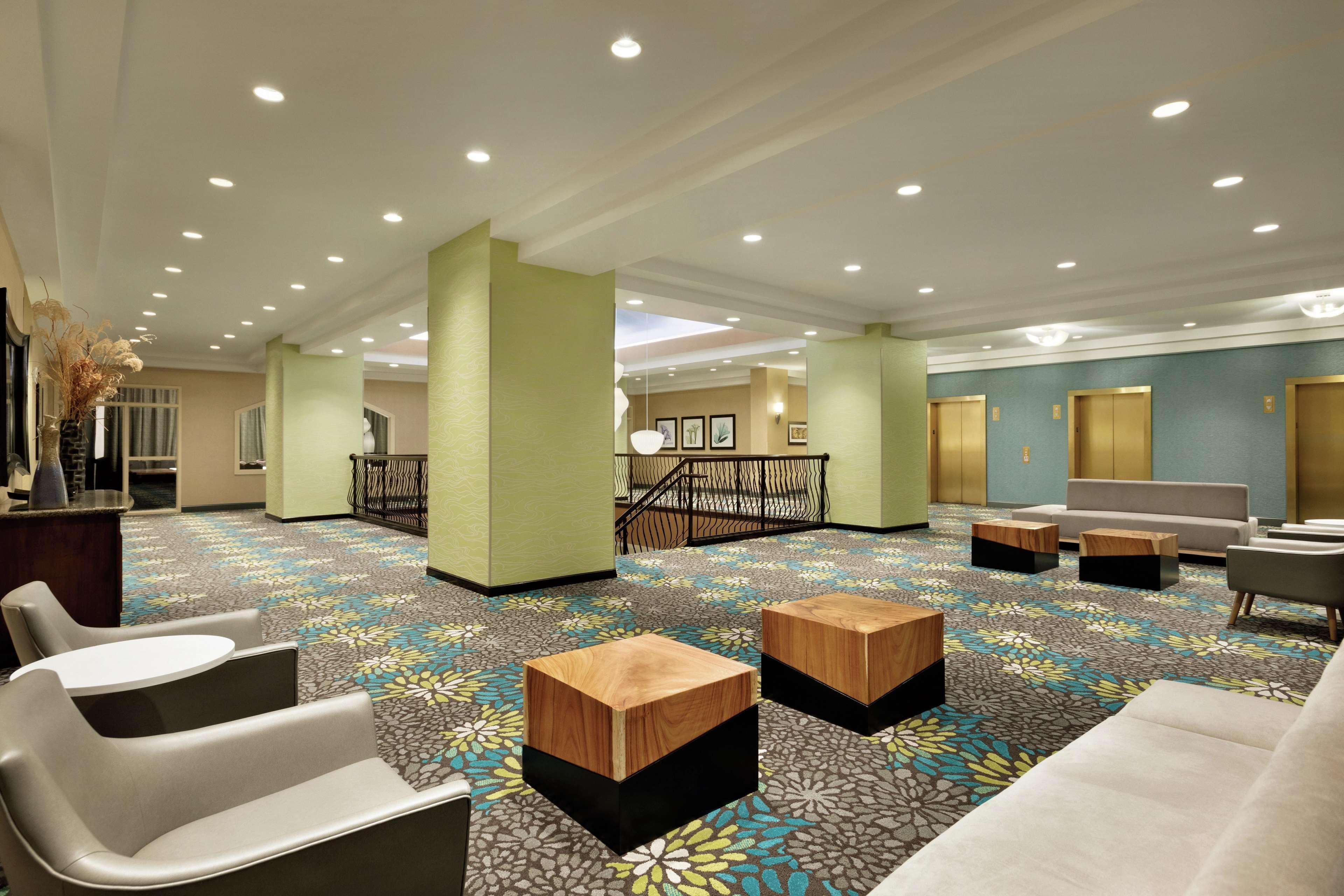 Hilton Garden Inn Устър Екстериор снимка