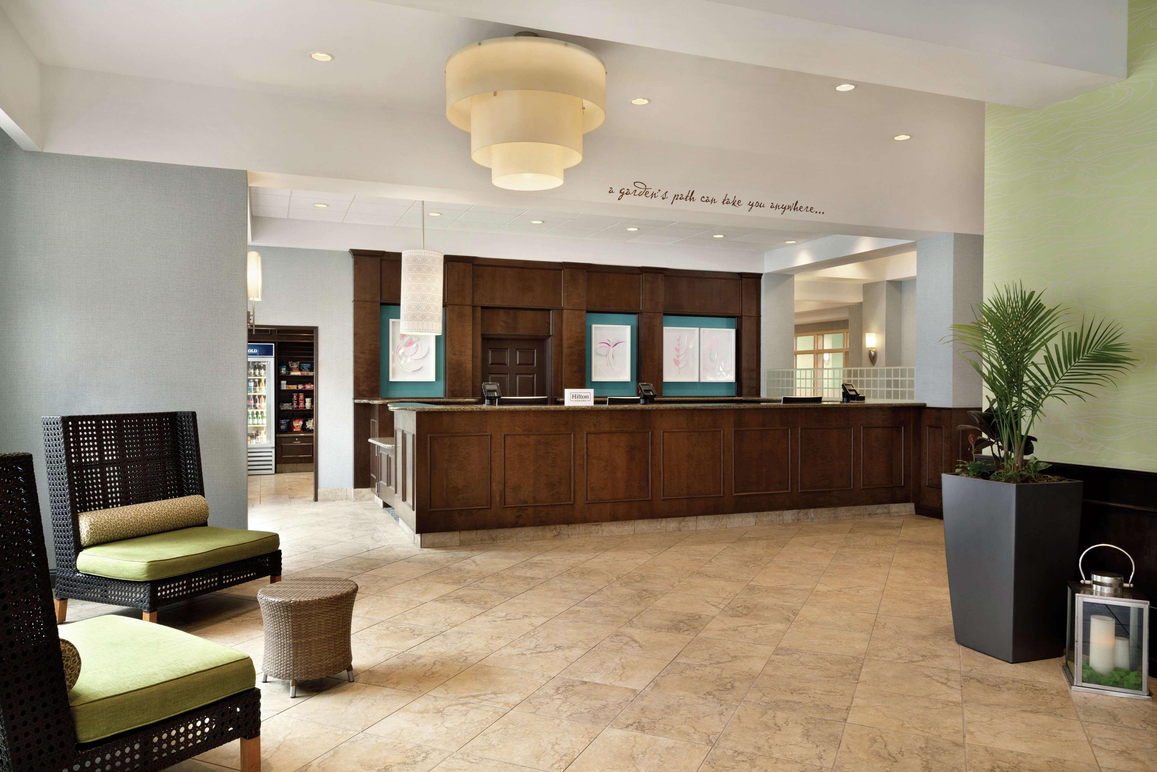 Hilton Garden Inn Устър Екстериор снимка