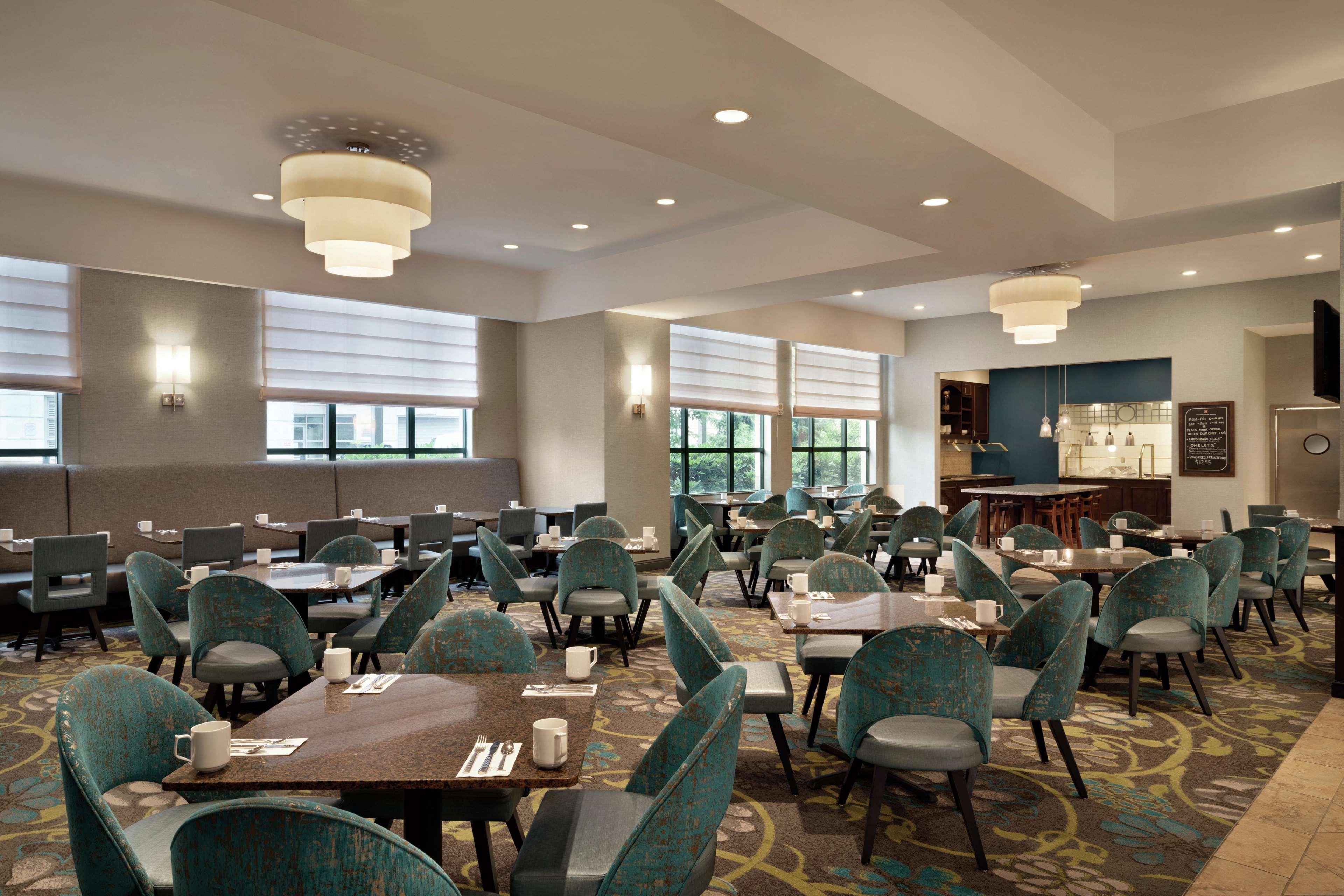Hilton Garden Inn Устър Екстериор снимка