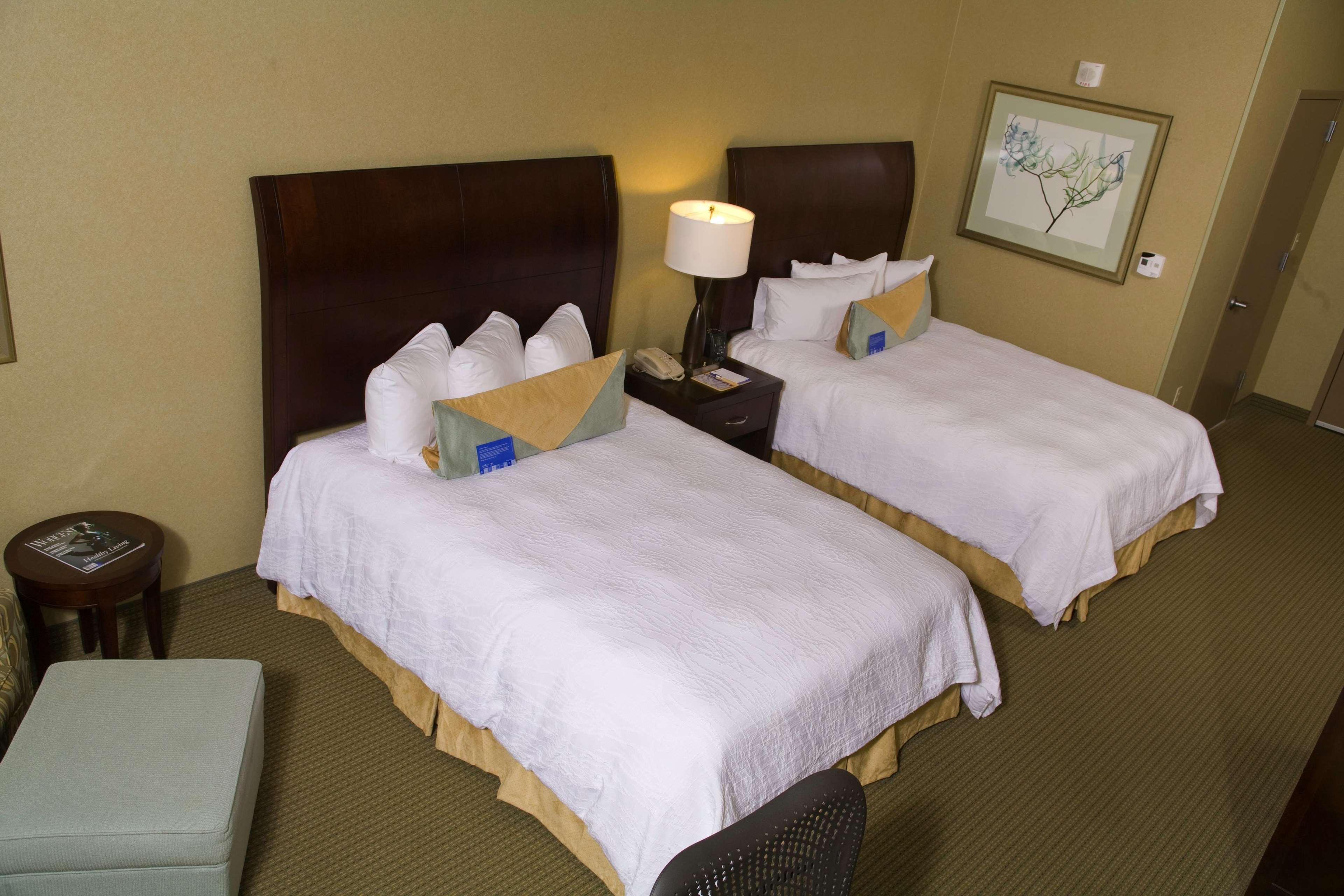 Hilton Garden Inn Устър Екстериор снимка