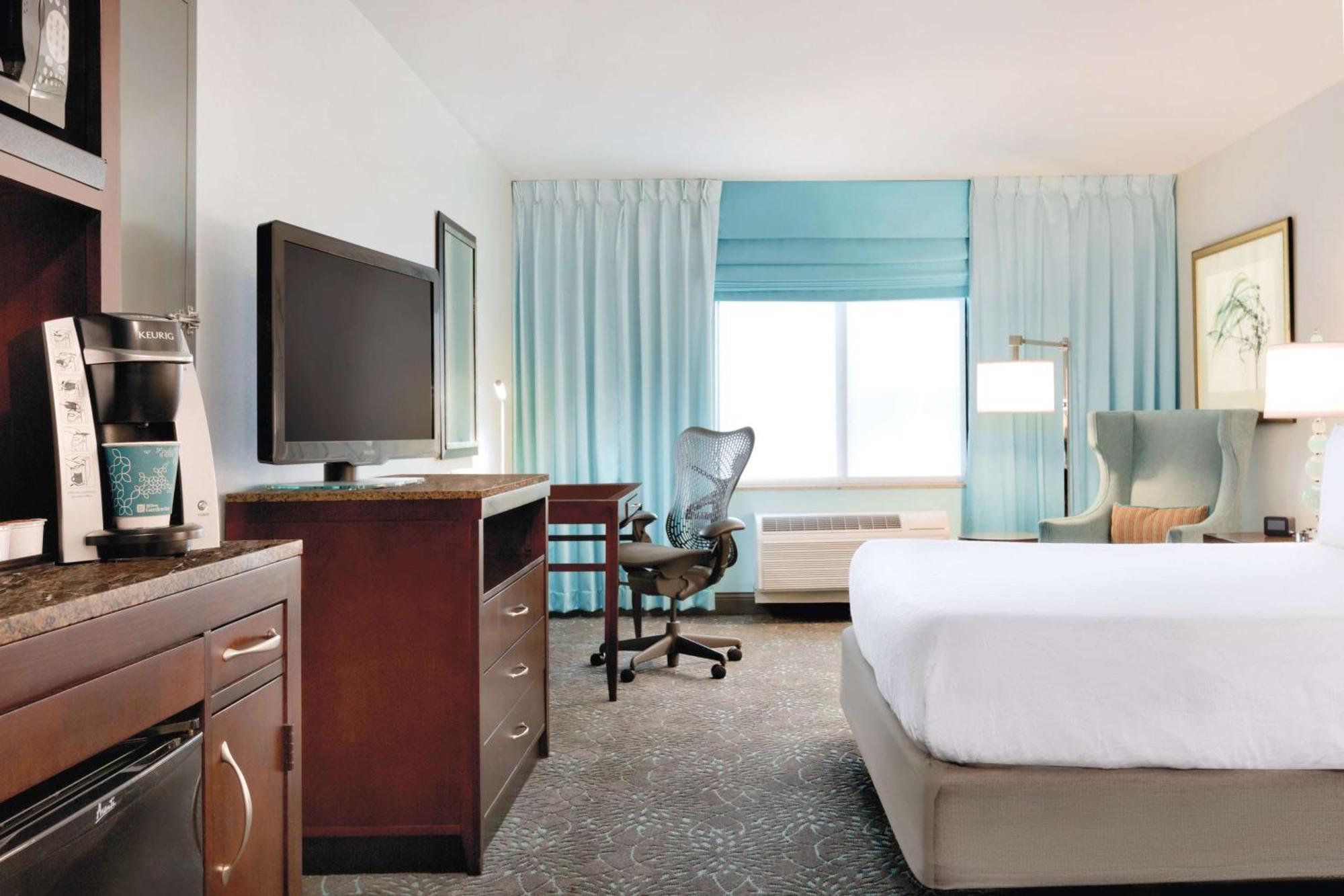 Hilton Garden Inn Устър Екстериор снимка