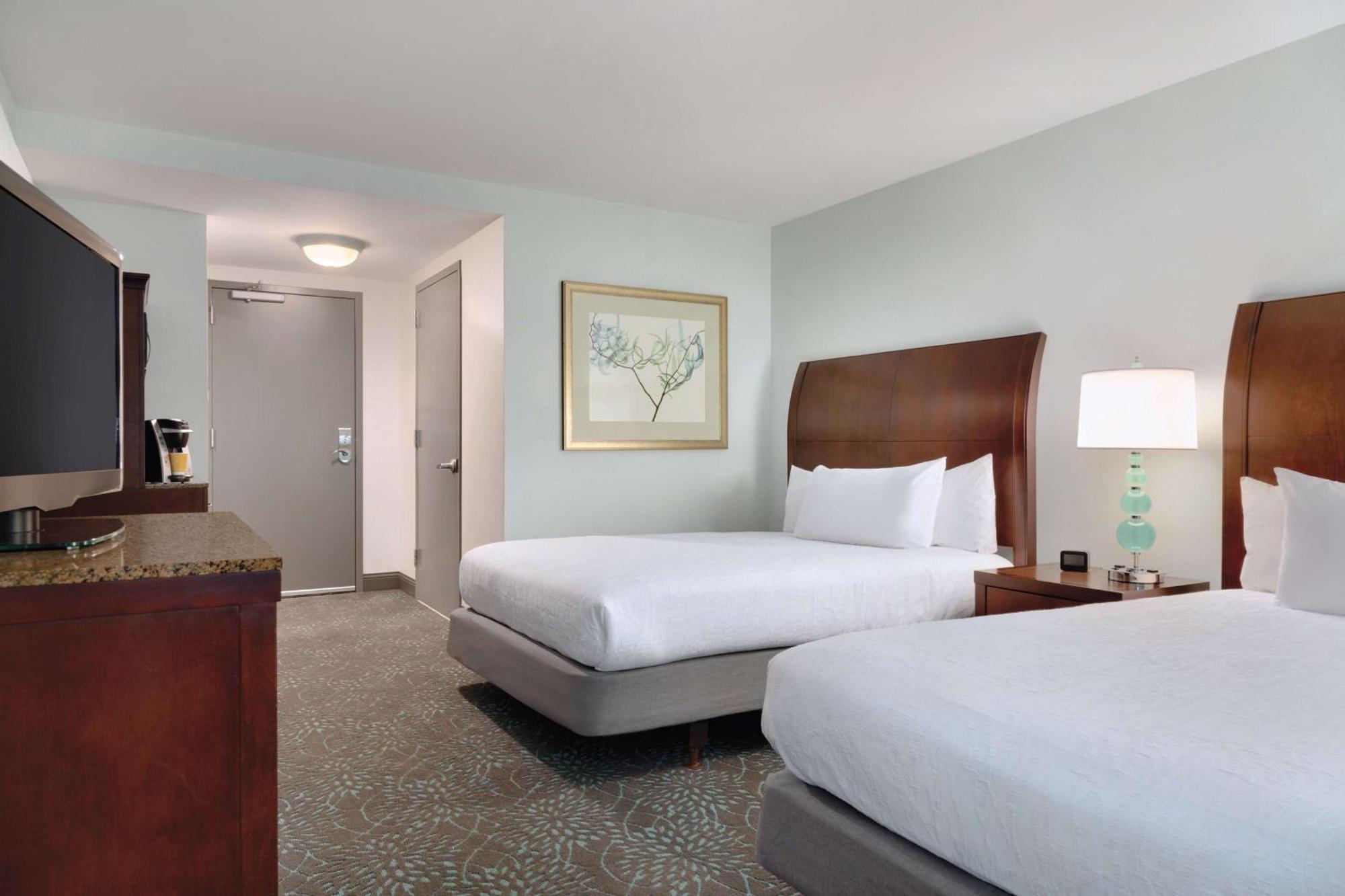 Hilton Garden Inn Устър Екстериор снимка