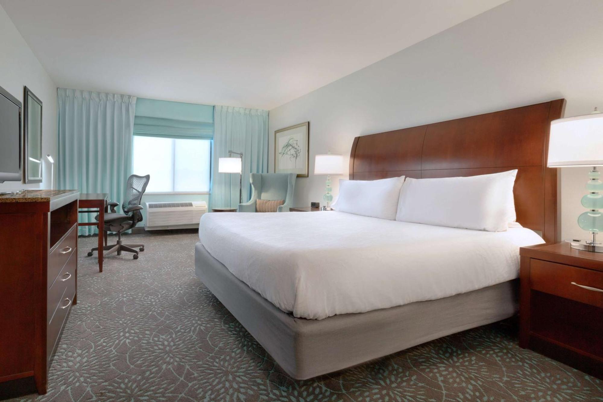 Hilton Garden Inn Устър Екстериор снимка