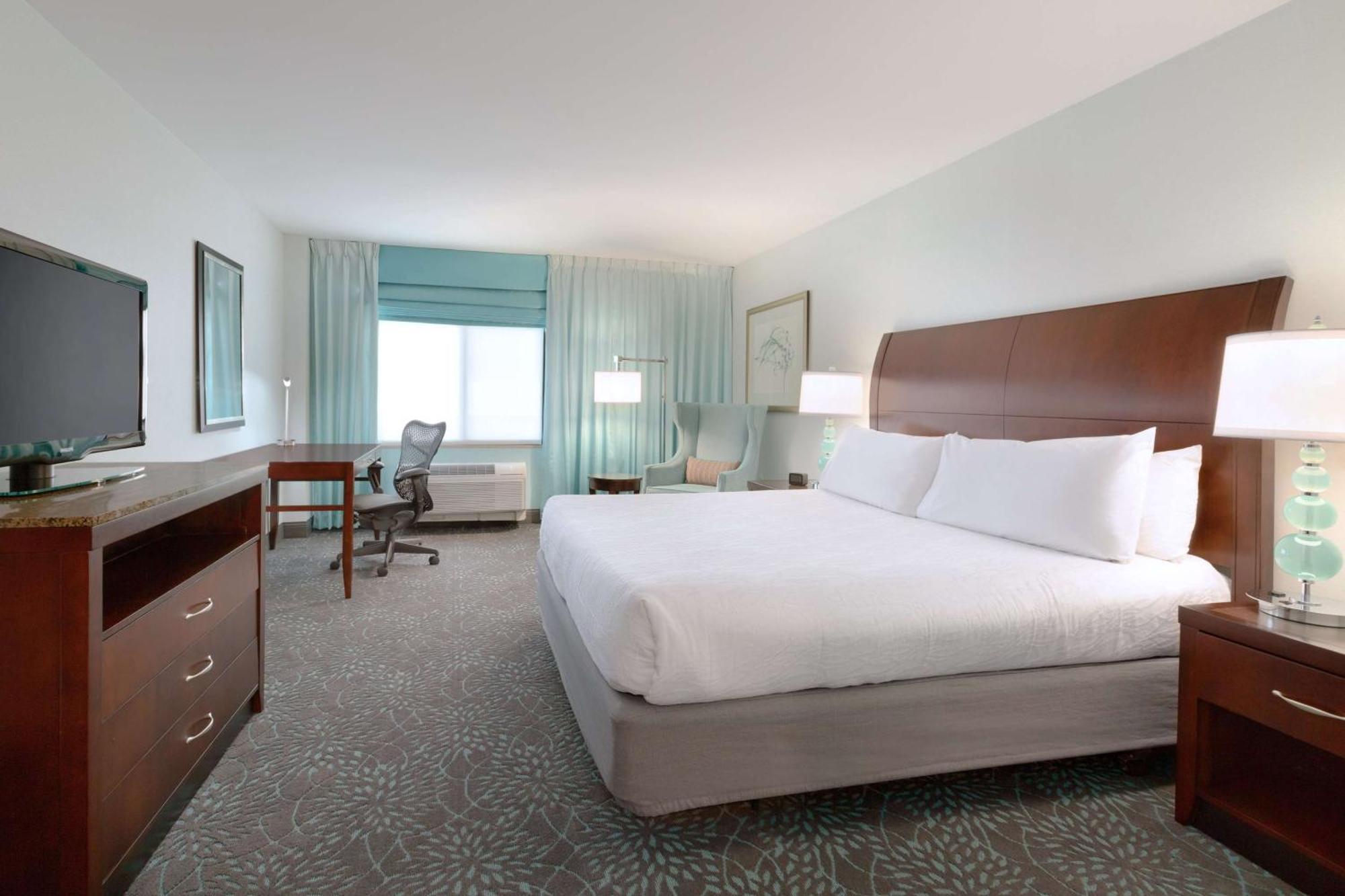 Hilton Garden Inn Устър Екстериор снимка