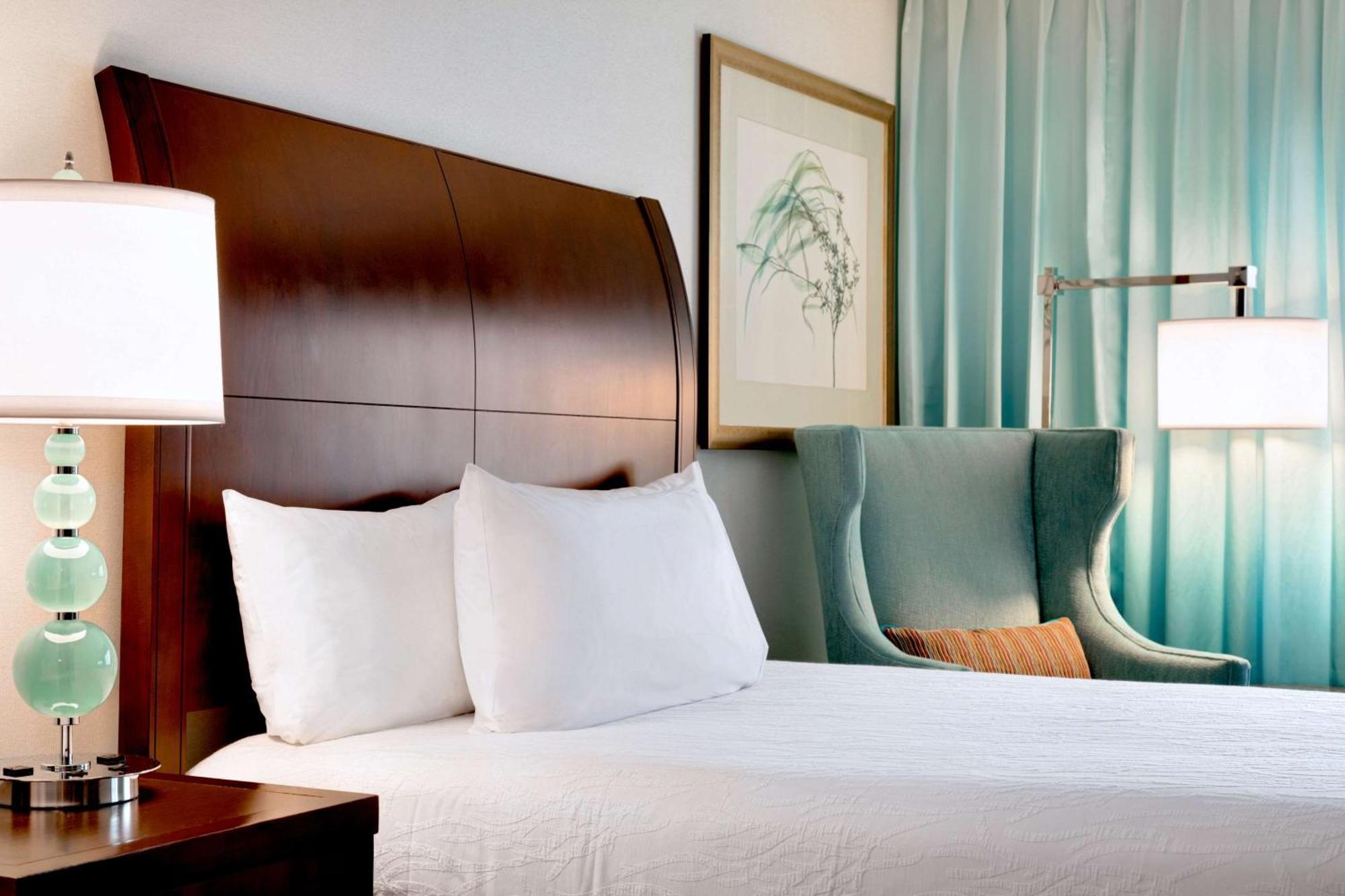 Hilton Garden Inn Устър Екстериор снимка