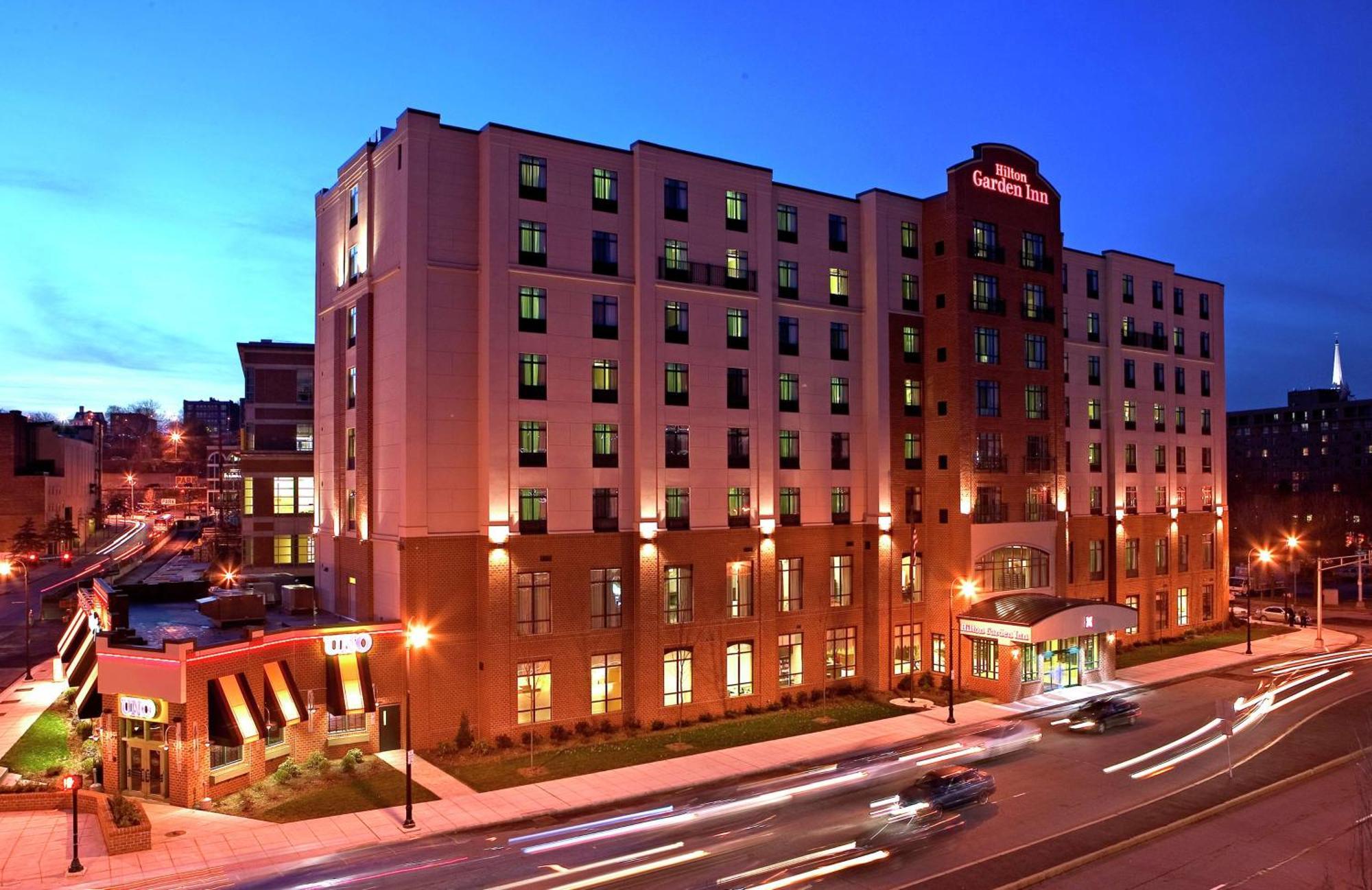 Hilton Garden Inn Устър Екстериор снимка