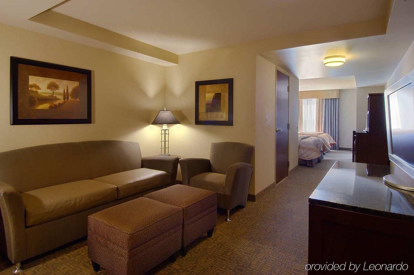 Hilton Garden Inn Устър Стая снимка